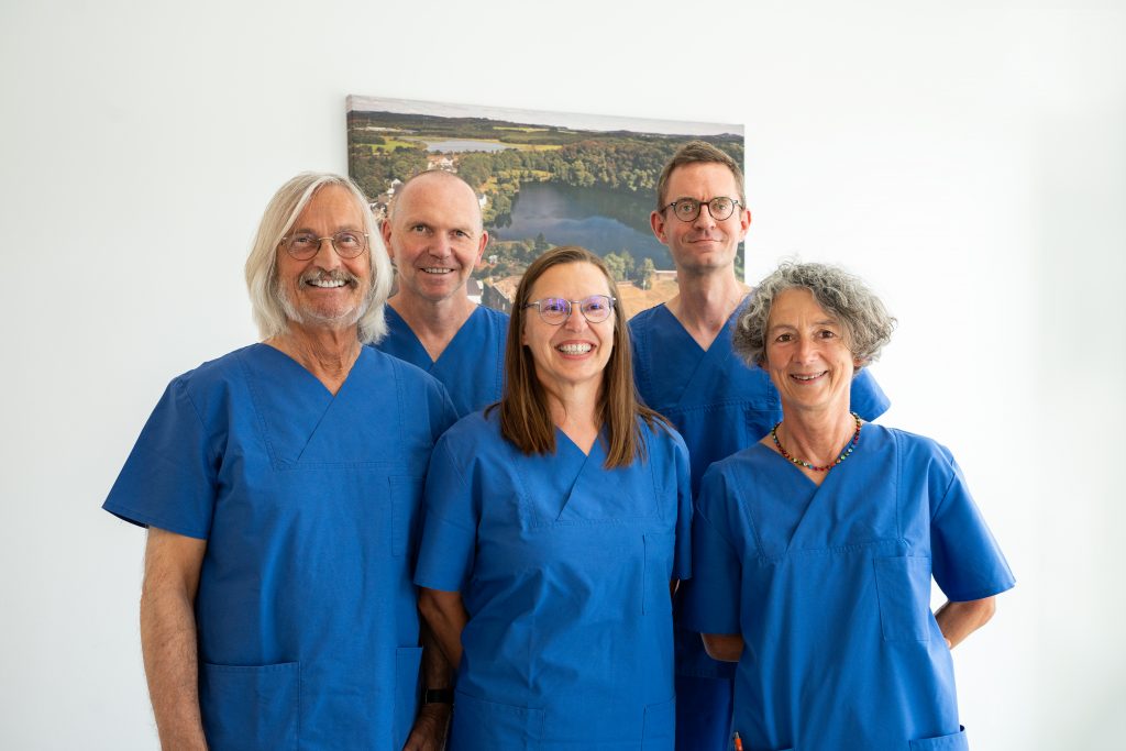 Gruppenfoto des Ärzteteams der Familienpraxis Pitzen in Daun