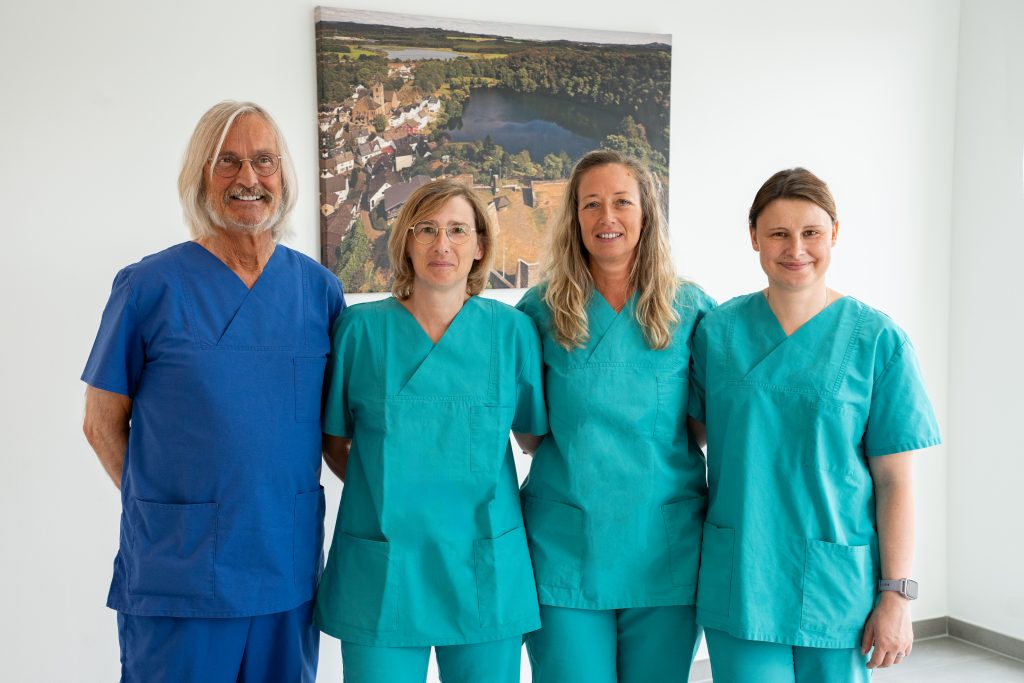 Gruppenfoto des Praxisteam der Familienpraxis Pitzen in Gillenfeld